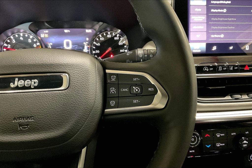 Used 2025 Jeep Compass Limited AWD/4WD image 18