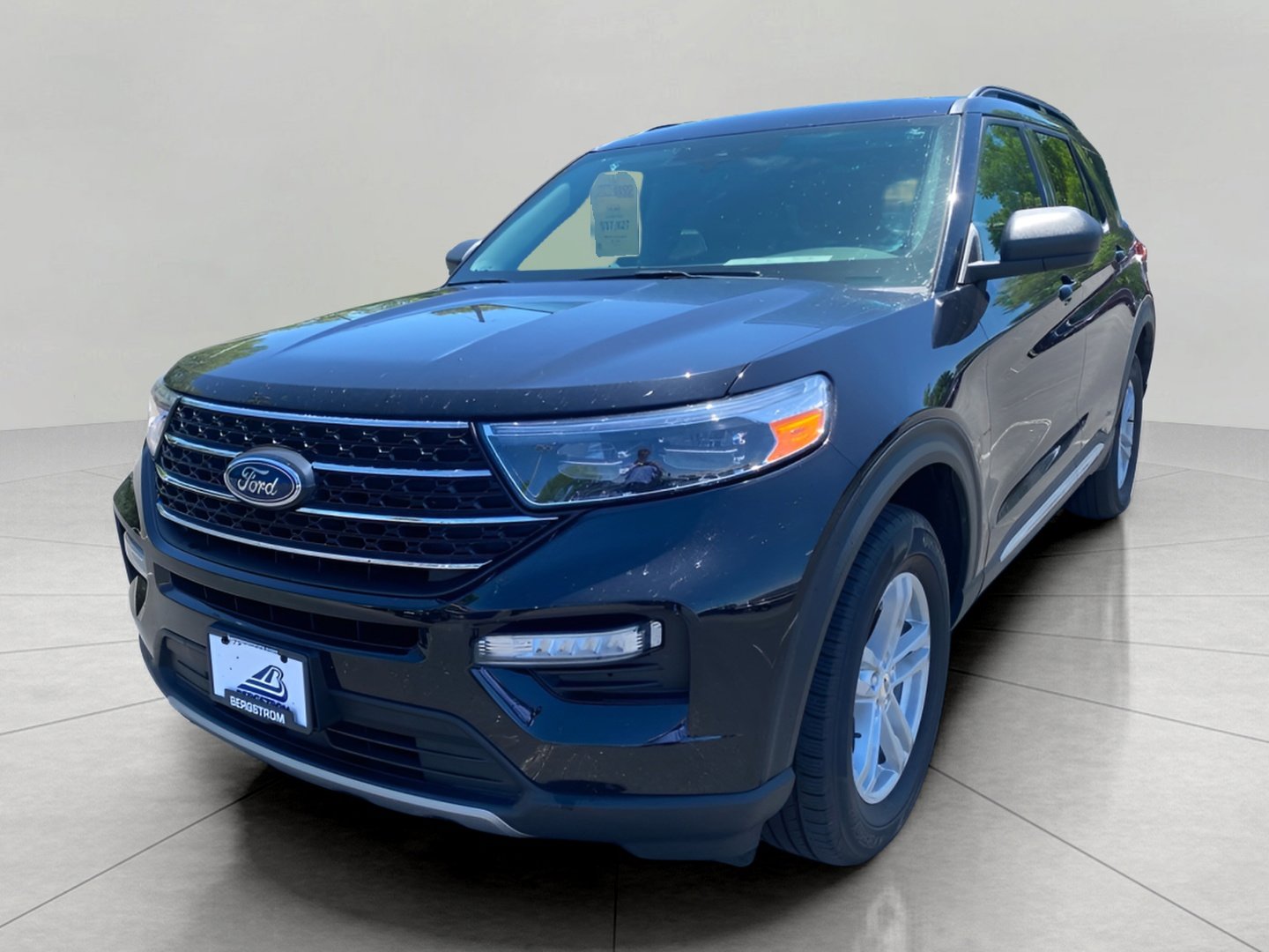 Certified 2024 Ford Explorer XLT w/ Equipment Group 202A AWD/4WD image 7