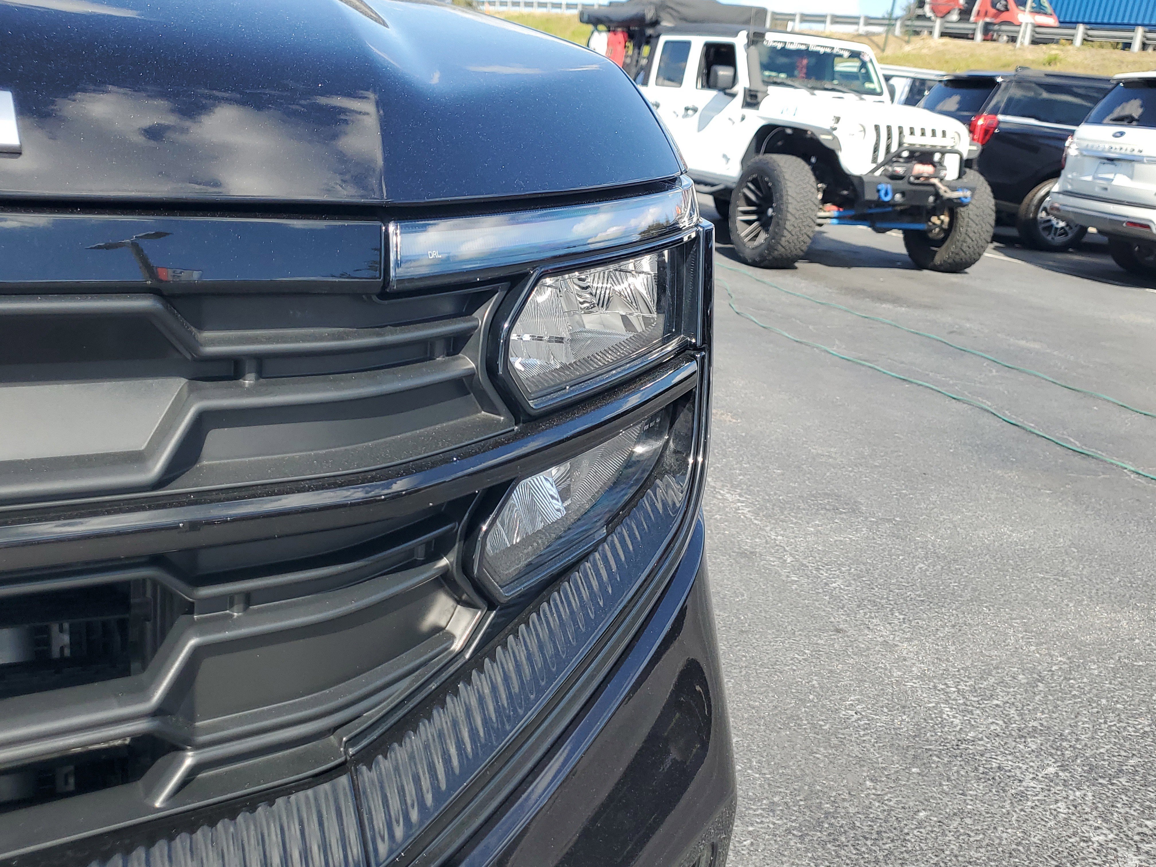 Certified 2025 Ford Expedition Active image 6