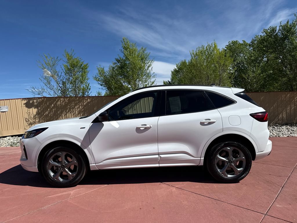 Certified 2023 Ford Escape ST-Line AWD/4WD image 2