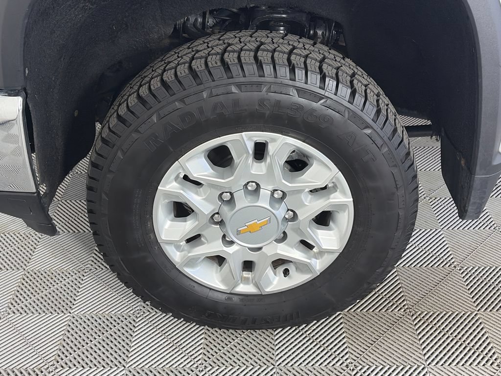 Used 2024 Chevrolet Silverado 3500 LT AWD/4WD image 8