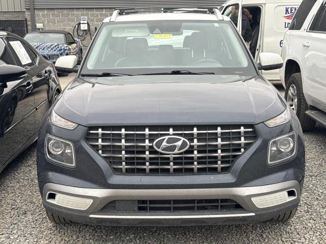 Used 2022 Hyundai Venue Limited image 2