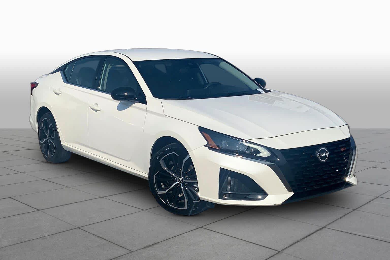 Used 2024 Nissan Altima 2.5 SR AWD/4WD image 3