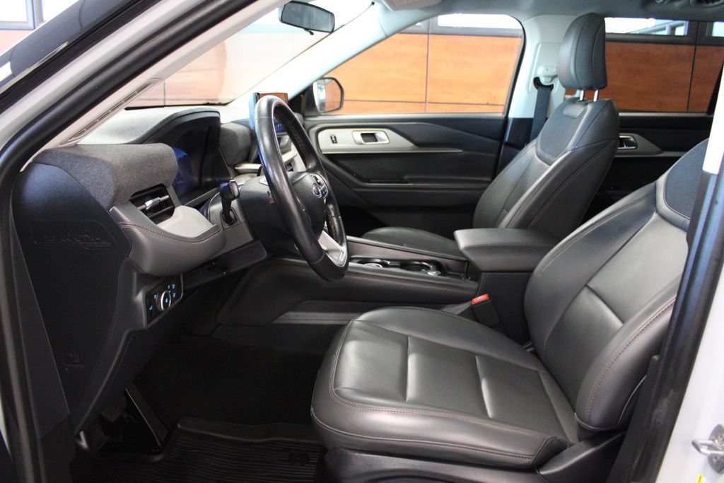 Certified 2025 Ford Explorer Active w/ Active Comfort Package AWD/4WD image 29