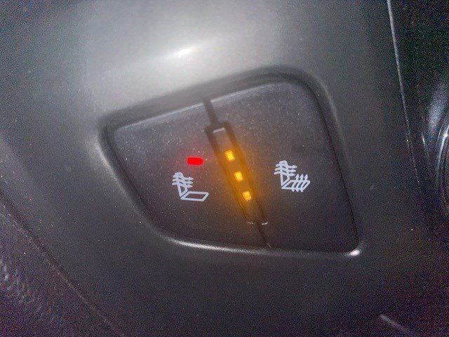 Used 2018 Chevrolet Silverado 1500 LT w/ All Star Edition image 18