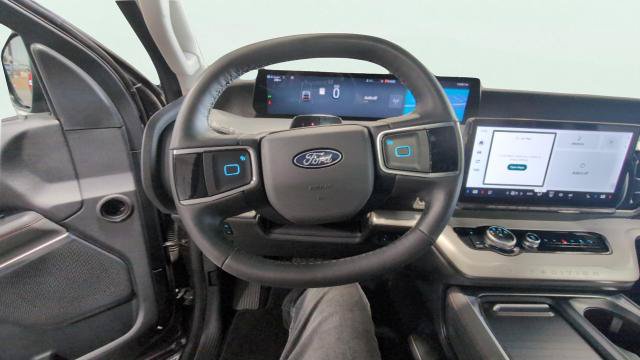 Certified 2025 Ford Expedition Active AWD/4WD image 18