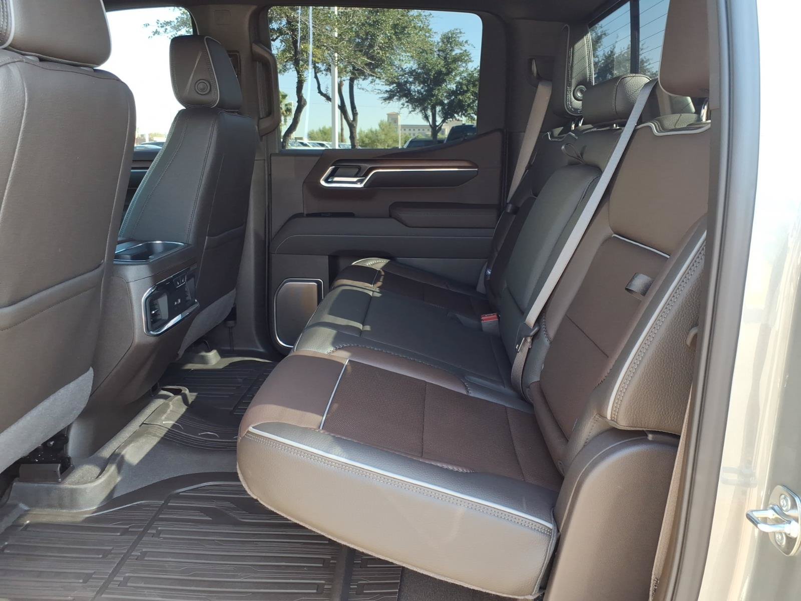 Used 2025 GMC Sierra 1500 Denali w/ Denali Reserve Package AWD/4WD image 18