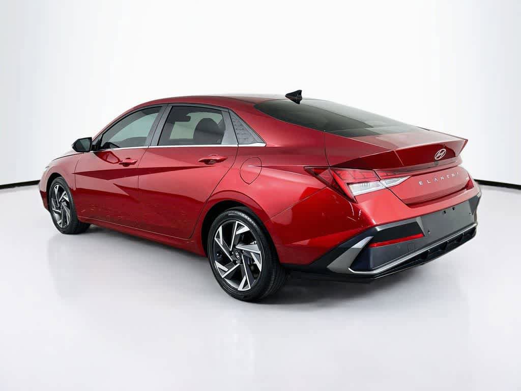 Used 2024 Hyundai Elantra Limited FWD image 4