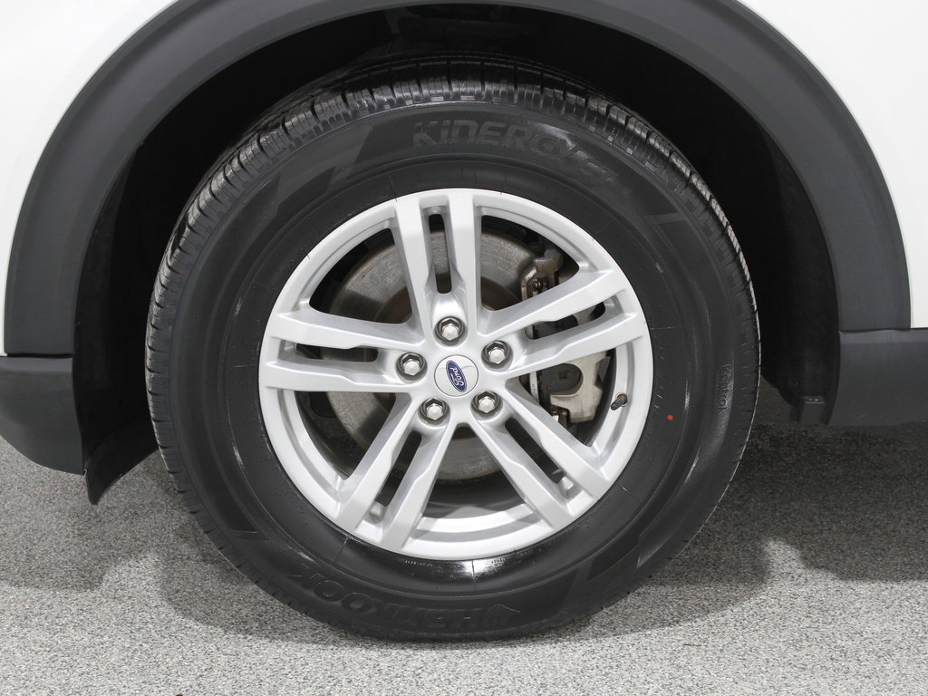 Certified 2022 Ford Explorer XLT w/ Equipment Group 202A image 25