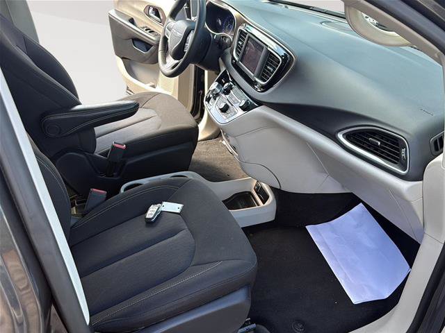 Used 2023 Chrysler Voyager LX FWD image 23