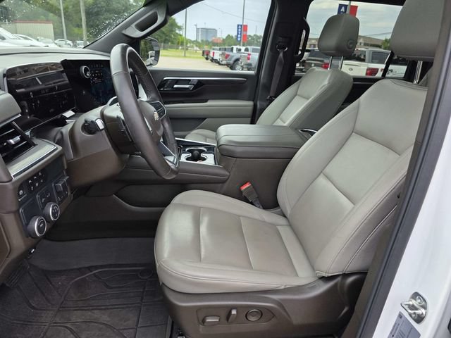 Used 2025 Chevrolet Suburban LT w/ Comfort Package RWD image 12