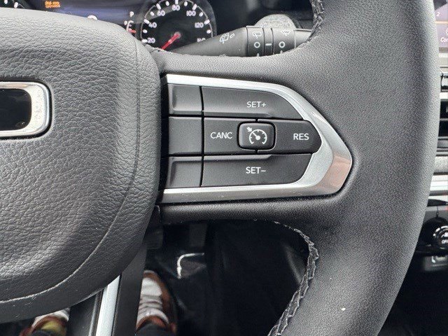 Used 2024 Jeep Compass Latitude image 16