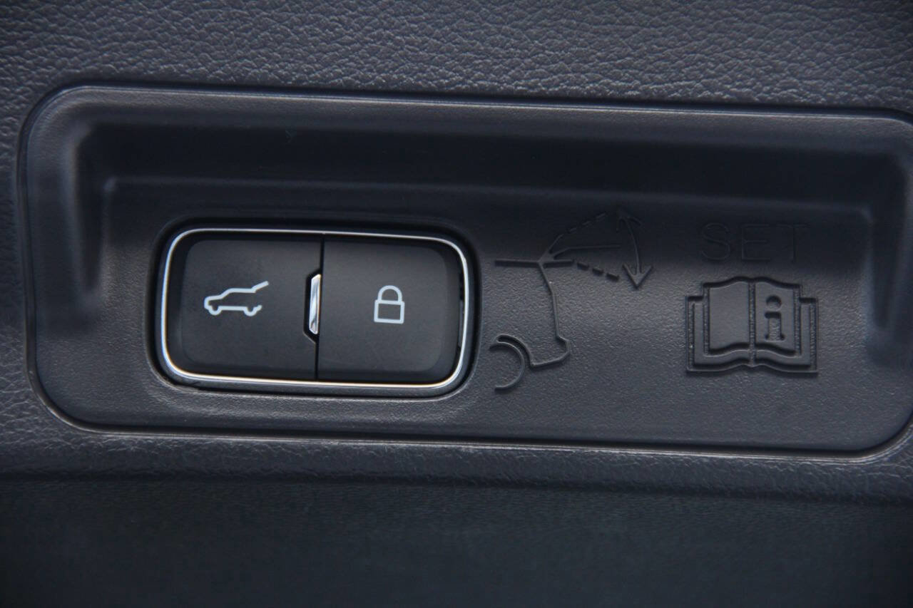 Certified 2025 Ford Explorer ST-Line image 12