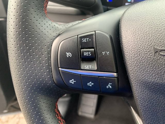 Certified 2025 Ford Escape ST-Line Select AWD/4WD image 26