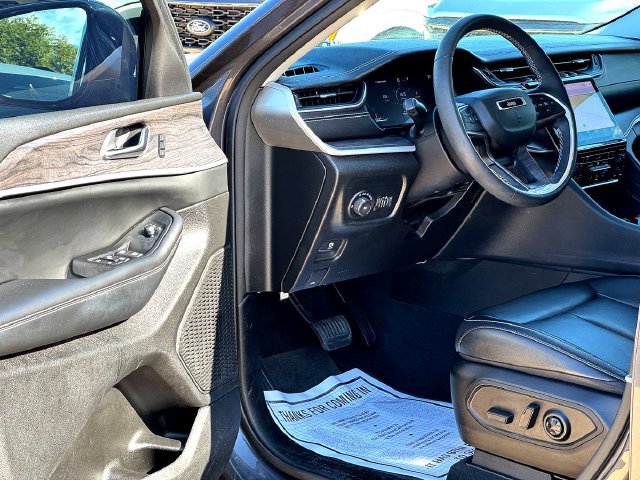 Used 2024 Jeep Grand Cherokee L Limited AWD/4WD image 9