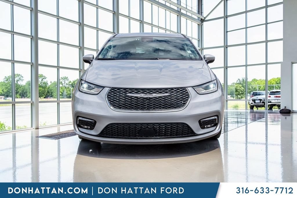 Used 2023 Chrysler Pacifica Touring-L FWD image 22
