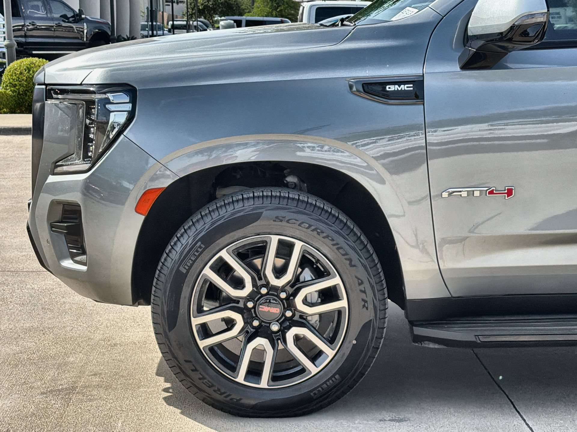 Used 2024 GMC Yukon AT4 w/ Technology Package AWD/4WD image 10