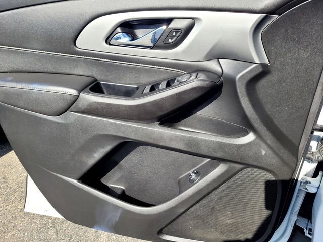 Used 2023 Chevrolet Traverse LT image 15