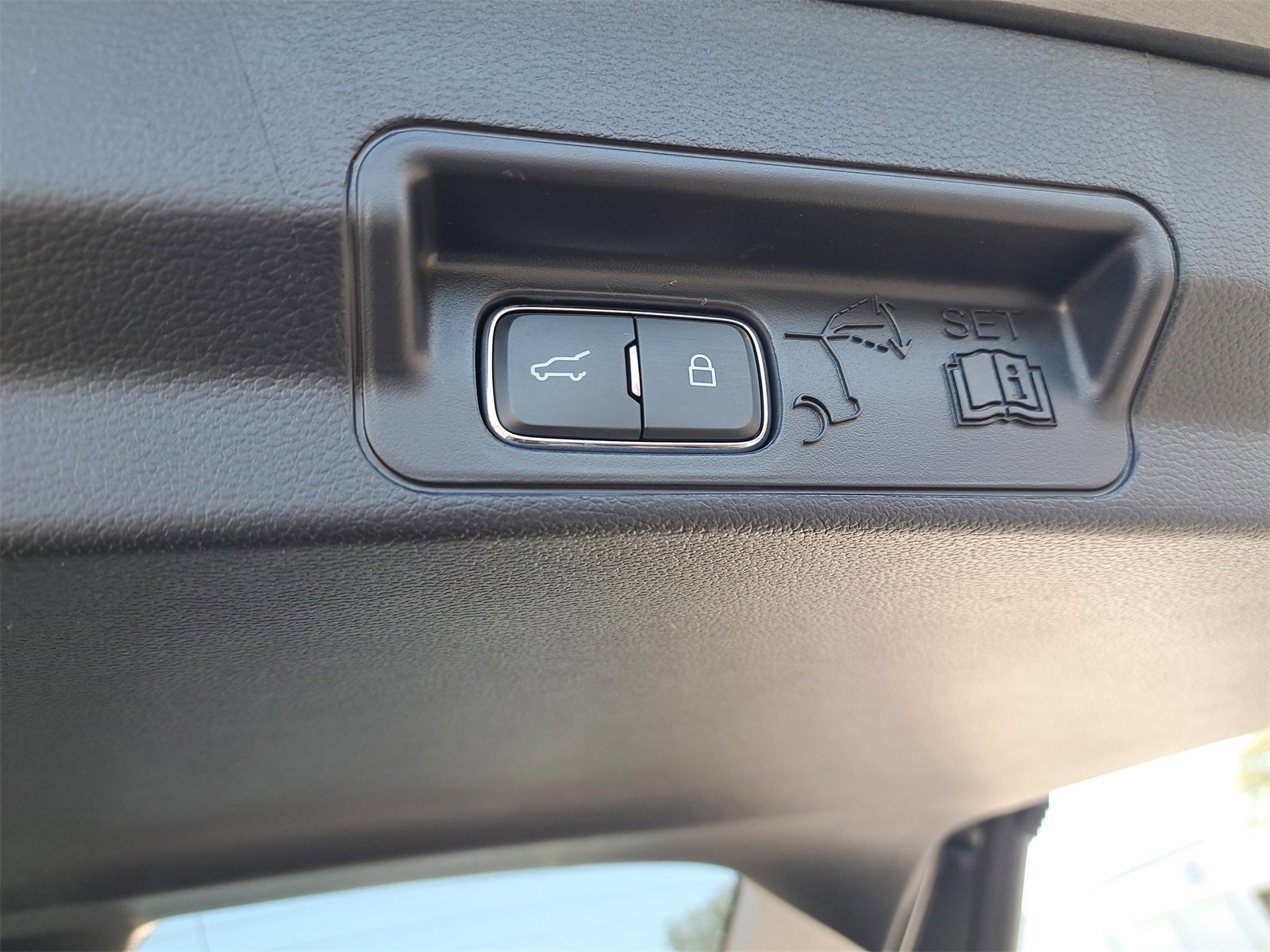 Certified 2025 Ford Explorer Active w/ Active Comfort Package image 9