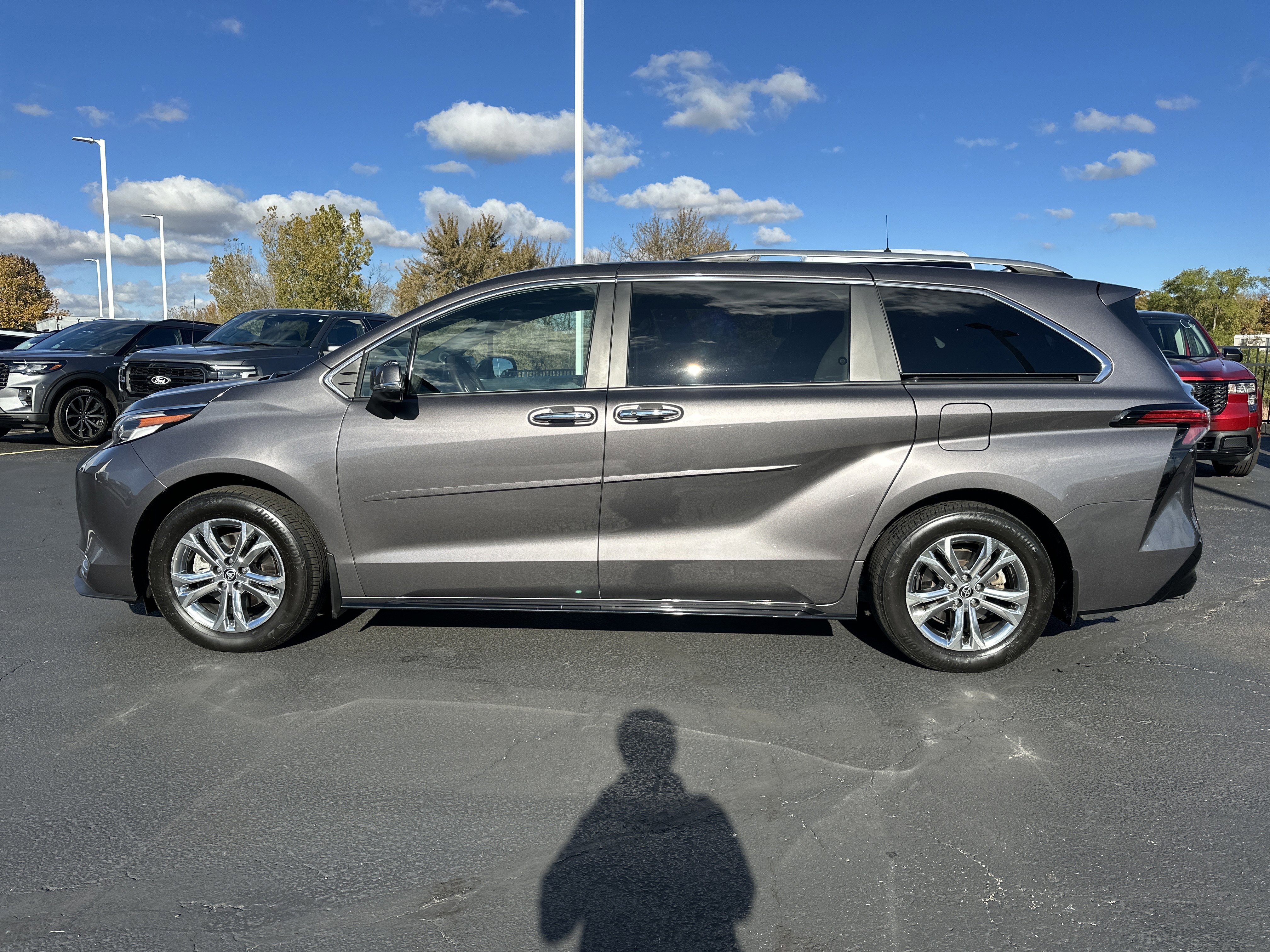 Used 2023 Toyota Sienna Platinum image 6