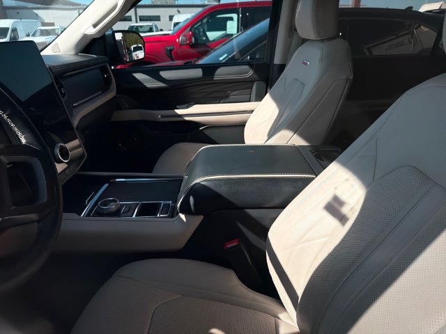 Certified 2024 Ford Expedition Max Platinum RWD image 6