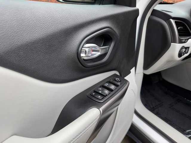 Used 2020 Jeep Cherokee Latitude Plus w/ Cold Weather Group image 12