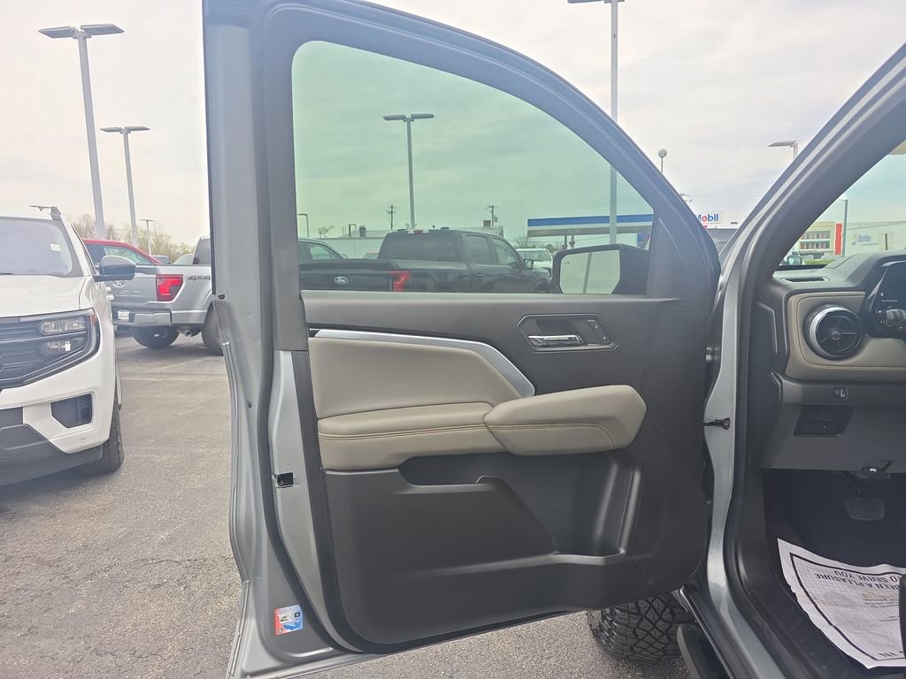 Used 2024 Chevrolet Colorado ZR2 w/ Technology Package image 19