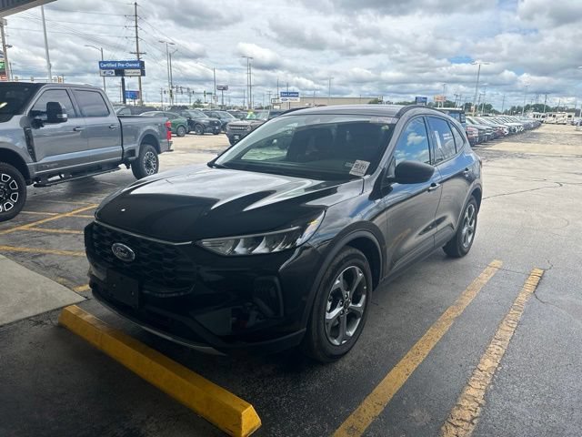Certified 2025 Ford Escape ST-Line FWD image 2