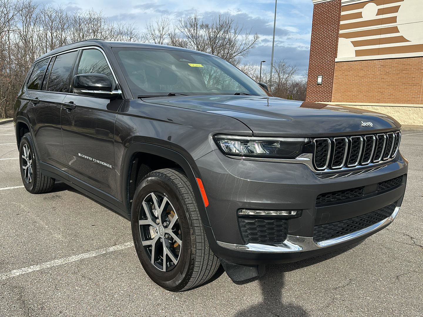Used 2024 Jeep Grand Cherokee L Limited image 7