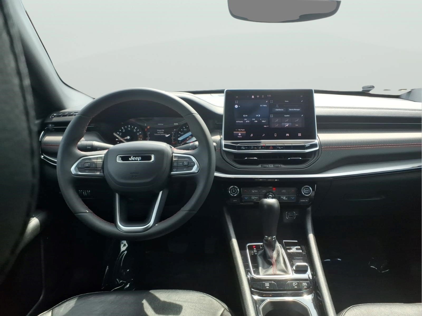 Used 2025 Jeep Compass Trailhawk AWD/4WD image 10