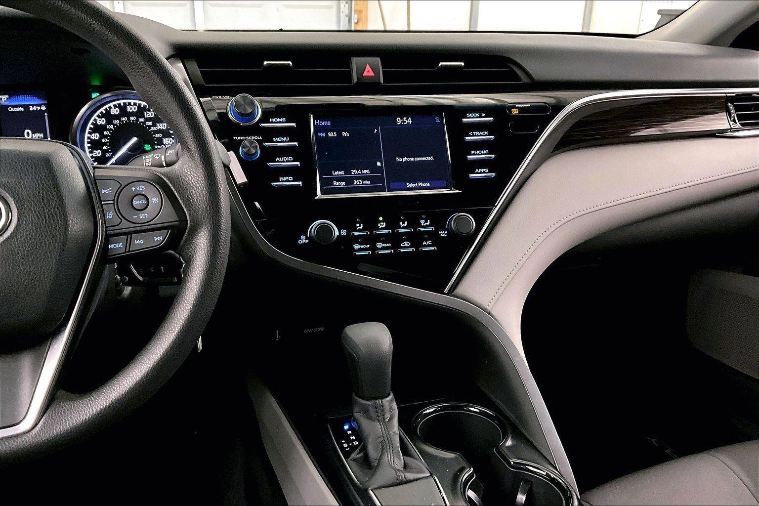 Used 2018 Toyota Camry LE image 8