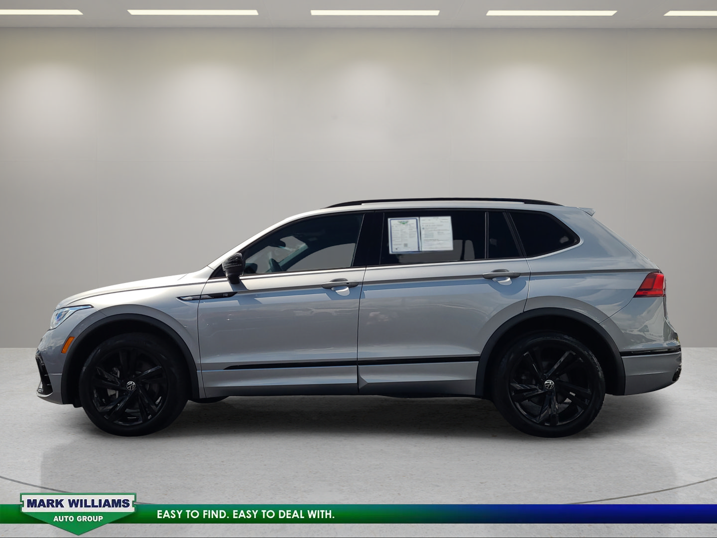 Used 2023 Volkswagen Tiguan SE R-Line AWD/4WD image 7