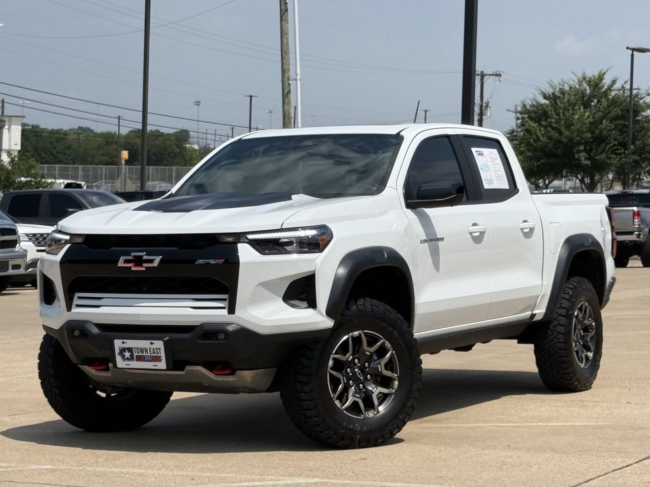 Used 2024 Chevrolet Colorado ZR2 w/ Technology Package AWD/4WD image 2