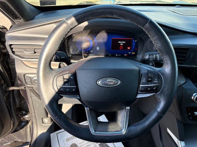 Certified 2020 Ford Explorer Platinum w/ Premium Technology Package image 17