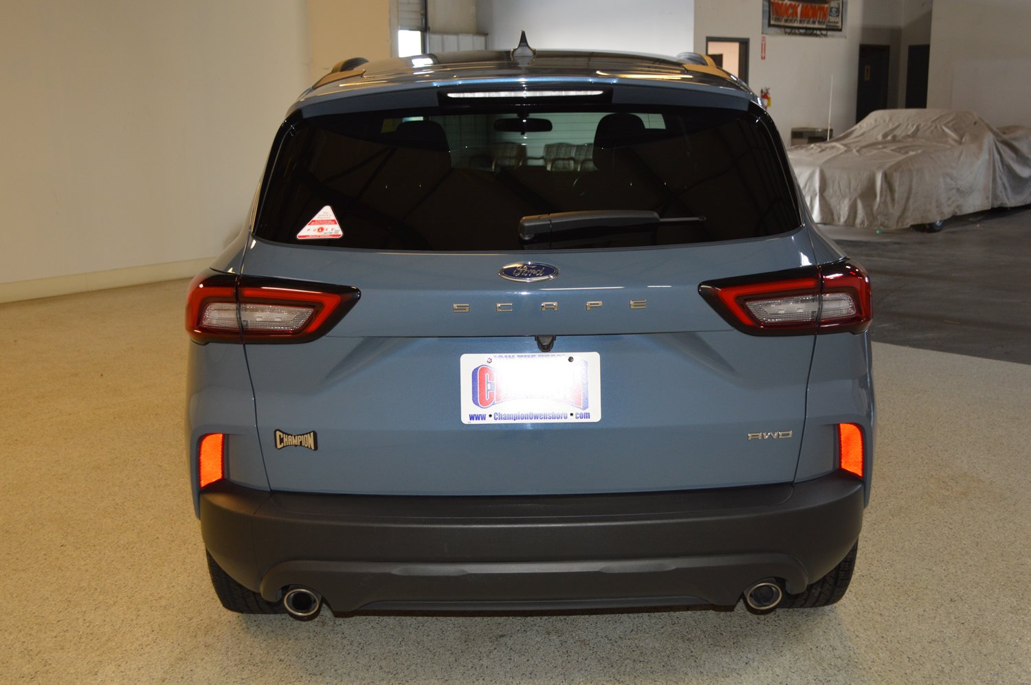 Certified 2025 Ford Escape ST-Line Select AWD/4WD image 4