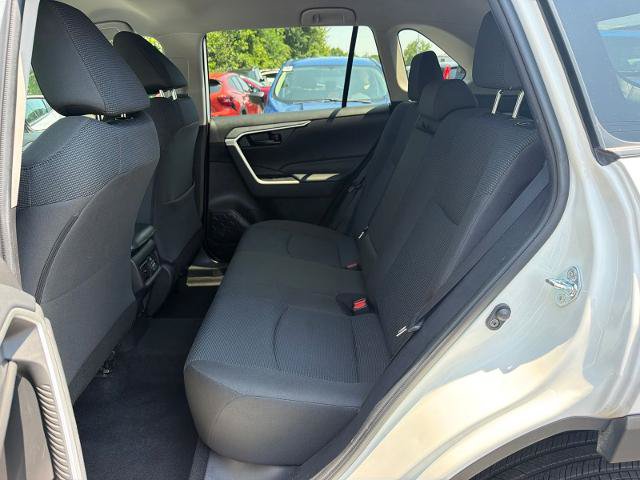 Used 2022 Toyota RAV4 LE FWD image 7