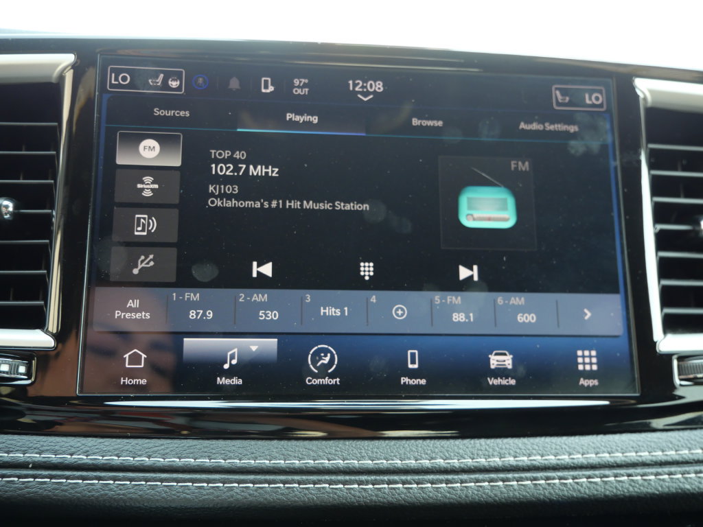 Used 2023 Chrysler Pacifica Touring FWD image 33