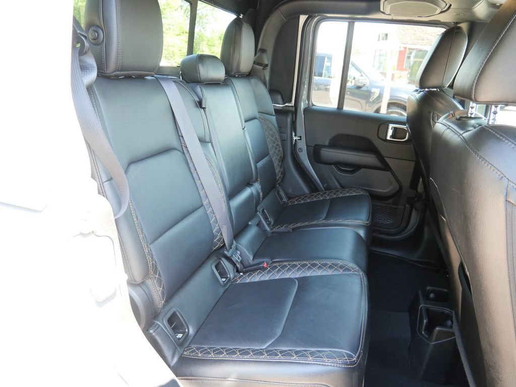 Used 2022 Jeep Gladiator Overland AWD/4WD image 14