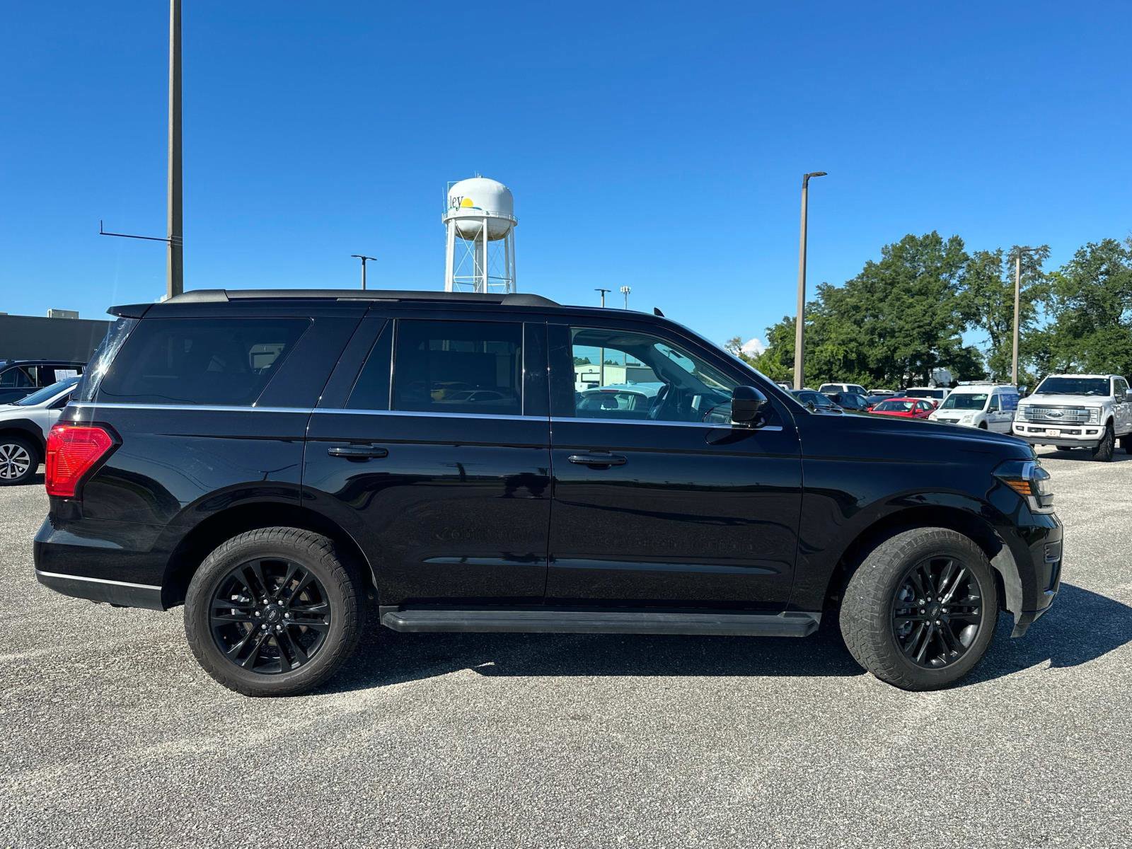 Certified 2024 Ford Expedition XLT image 6