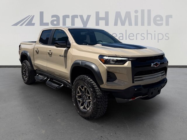 Used 2024 Chevrolet Colorado ZR2 w/ Technology Package AWD/4WD image 7