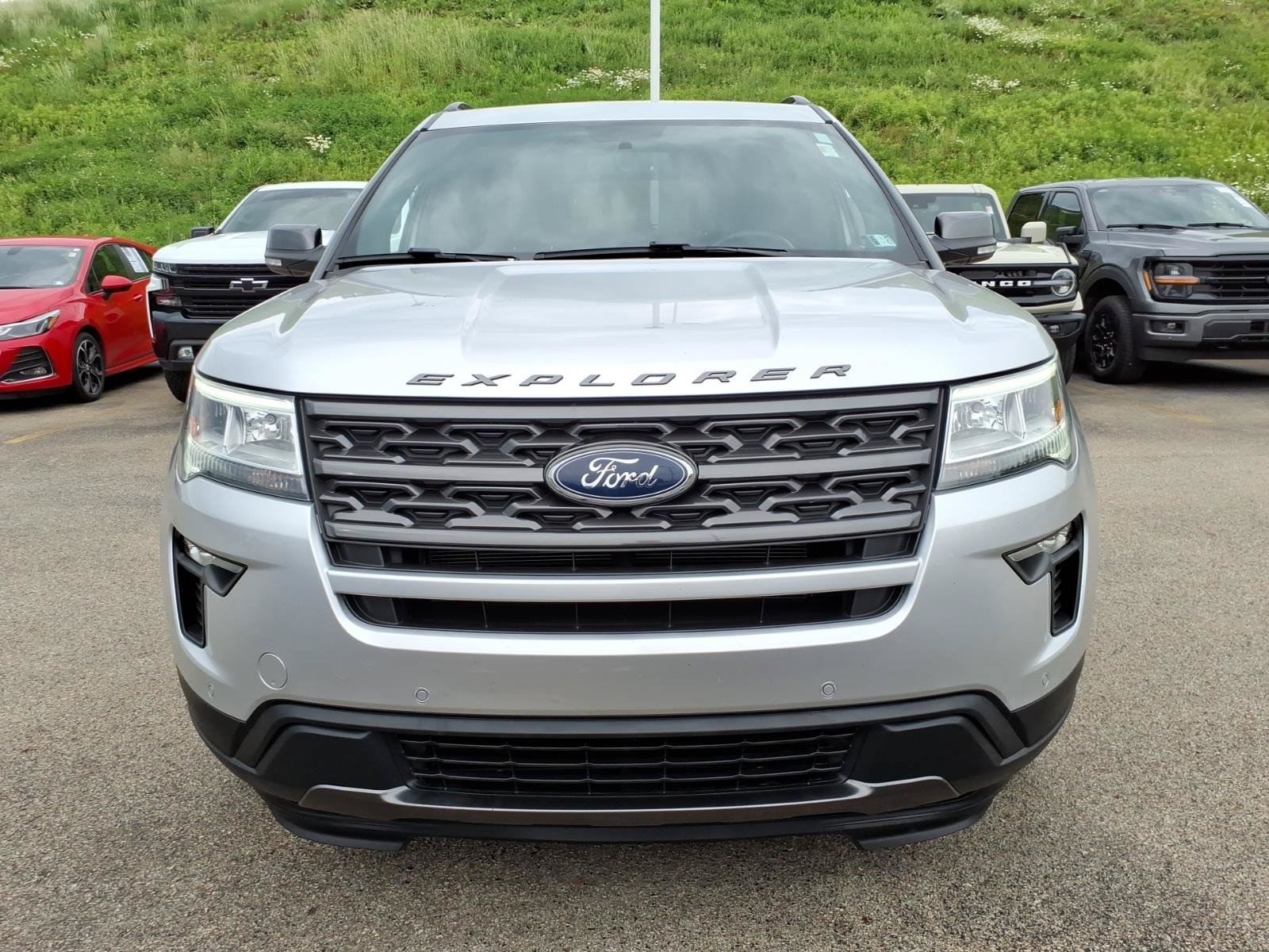 Certified 2018 Ford Explorer XLT w/ Equipment Group 202A AWD/4WD image 2