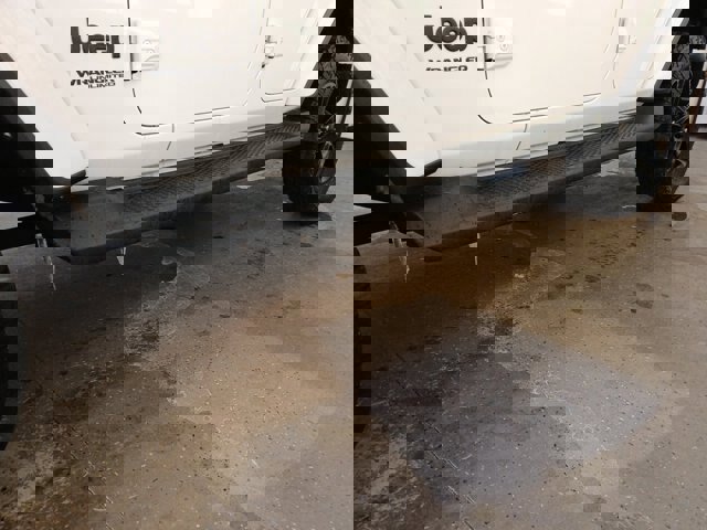 Used 2021 Jeep Wrangler Unlimited Sahara image 32