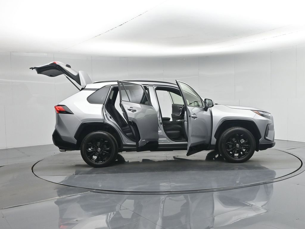 Used 2025 Toyota RAV4 SE AWD/4WD image 4