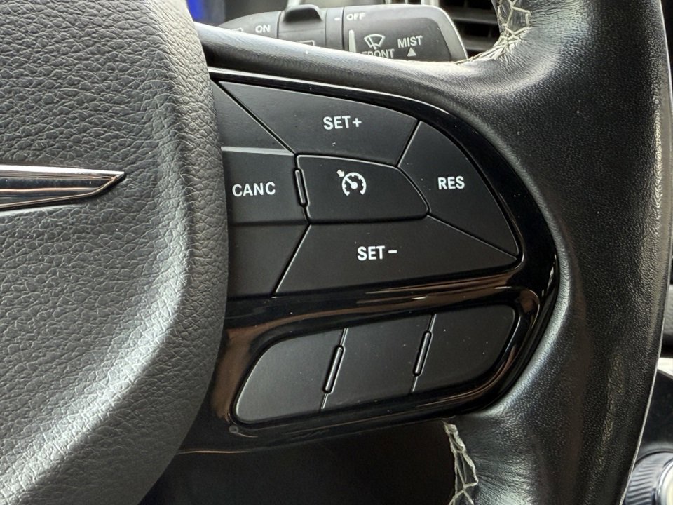 Used 2020 Chrysler Pacifica Touring-L Plus image 31