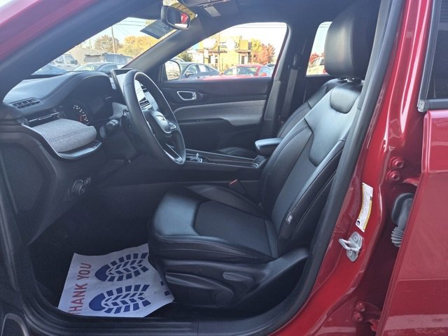 Used 2024 Jeep Compass Latitude image 11