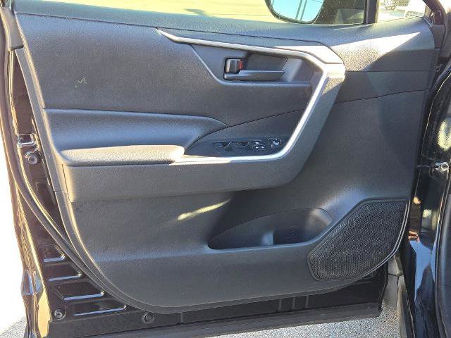 Used 2019 Toyota RAV4 LE image 20