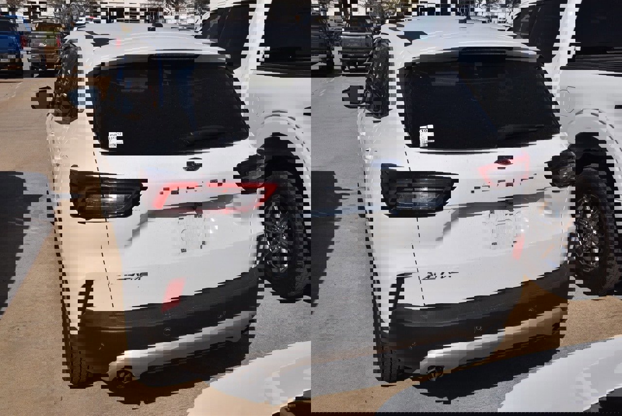 Certified 2023 Ford Escape Active w/ Tech Pack #2 image 3