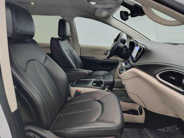 Used 2024 Chrysler Pacifica Limited FWD image 14