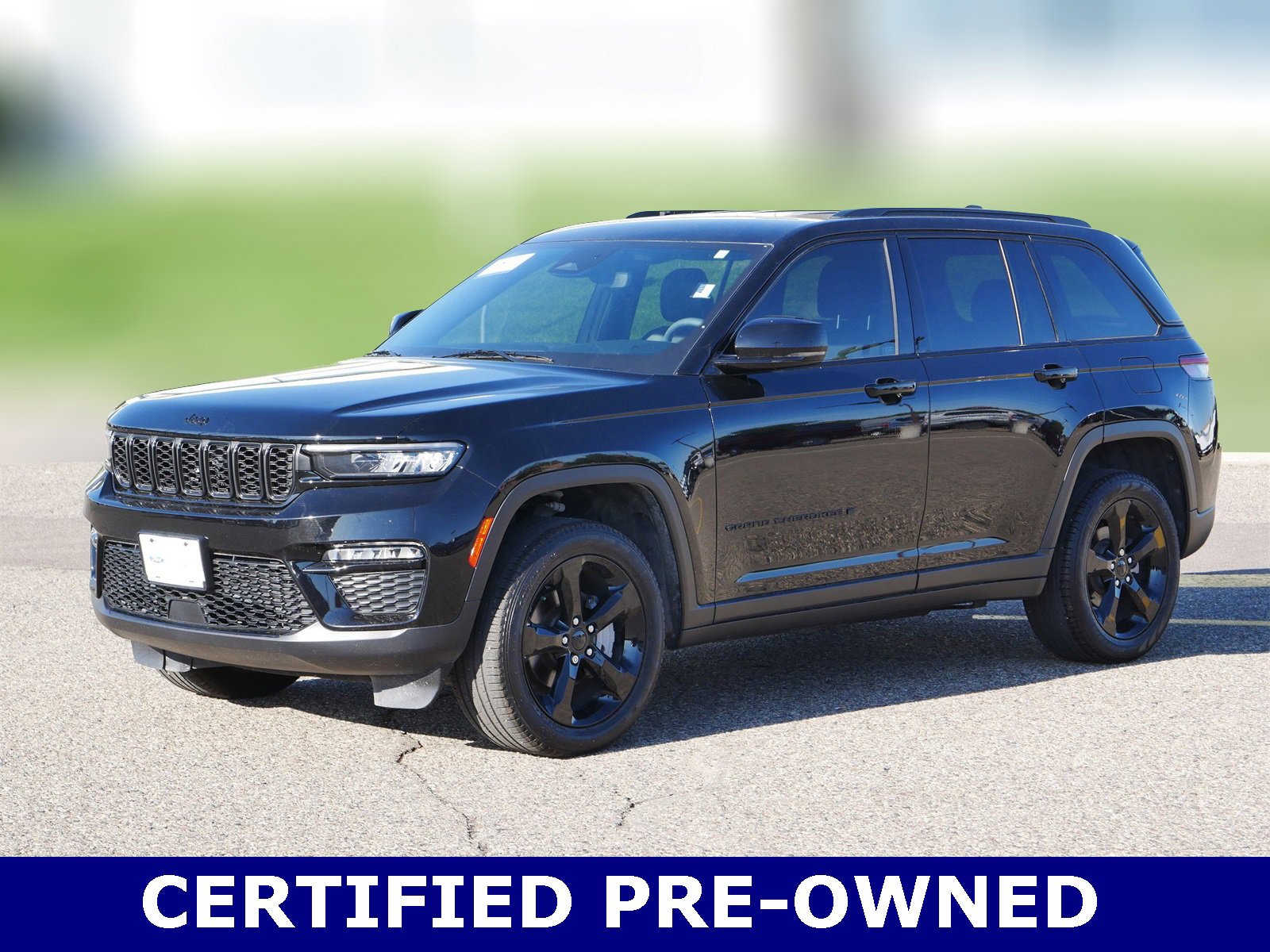 Used 2024 Jeep Grand Cherokee Limited w/ Black Appearance Package image 1
