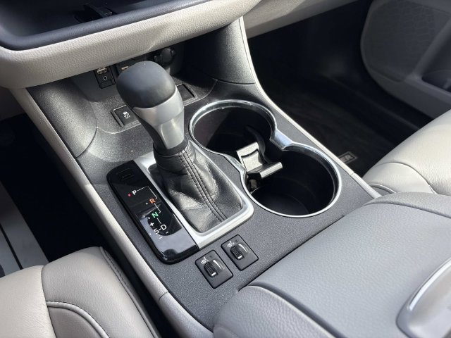 Used 2019 Toyota Highlander XLE FWD image 36